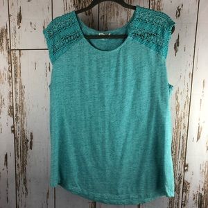 Bleu Grey, Sleeveless Blouse. Size Large. In excellent condition!